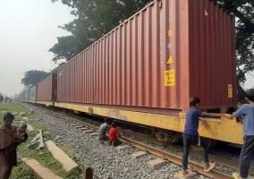 মালবাহী ট্রেনের ৫টি কনটেইনার লাইনচ্যুত