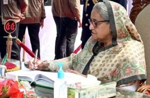 নিজের প্রতিজ্ঞার কথা উল্লেখ করে স্বাক্ষর করেন,প্রধানমন্ত্রী শেখ হাসিনা