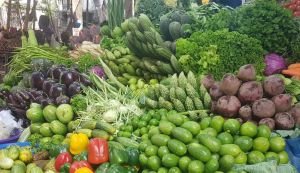 সরকারের নির্ধারিত দামে পণ্য কিনতে পারছেন না ক্রেতারা