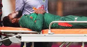 বাংলাদেশ -শ্রীলঙ্কা শেষ ওয়ানডেতে মাঠে গুরুতর আহত জাকের আলী অনিক