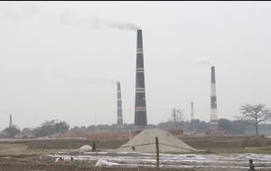 পাবনায় অবৈধ ইটভাটায় পরিবেশ দূষণের শঙ্কা
