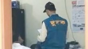 বিয়ানিবাজারে নির্বাচন অফিসে নানা অনিয়মের অভিযোগে দুদকের অভিযান