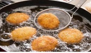 ইফতারি তৈরীতে পুরনো তেলে ভাজা খাবারের বিরুপ প্রভাব-