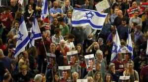 নেতানিয়াহু সরকারকে হটাতে বিক্ষোভে রাস্তায় হাজারো ইসরাইলি