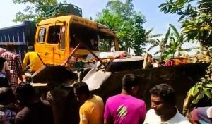 সড়ক দুর্ঘটনা-