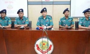 ঈদ যাত্রায় বাড়তি ভাড়া নিলে নেয়া হবে ব্যবস্থা : পুলিশ