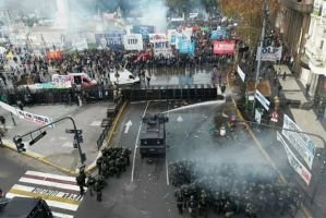 বিক্ষোভে উত্তাল আর্জেন্টিনার রাজধানী