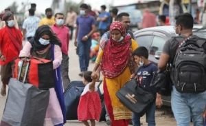 ঈদ শেষে বাড়তি ভাড়া দিয়ে ফিরছে মানুষ