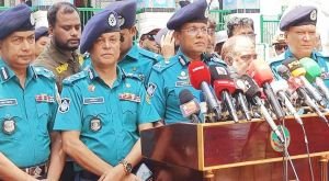 কোটা আন্দোলনকারীদের কঠোর হুঁশিয়ারি দিলেন ডিএমপি কমিশনার