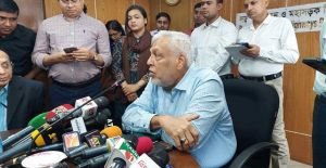 রেলের টিকিট কালোবাজারিতে রেলের লোকজনই জড়িত: সড়ক উপদেষ্টা