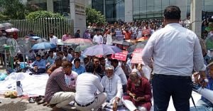 ‘মার্চ টু এনবিআর’ স্থগিত, কর্মকর্তাদের সঙ্গে বসছেন অর্থ উপদেষ্টা